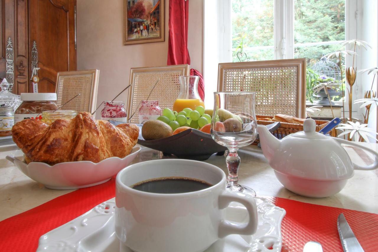 Manoir Des Turets Bed & Breakfast Yvre-l'Eveque Bagian luar foto