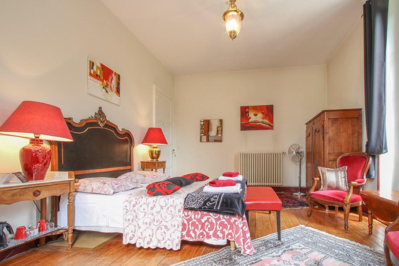 Manoir Des Turets Bed & Breakfast Yvre-l'Eveque Bagian luar foto