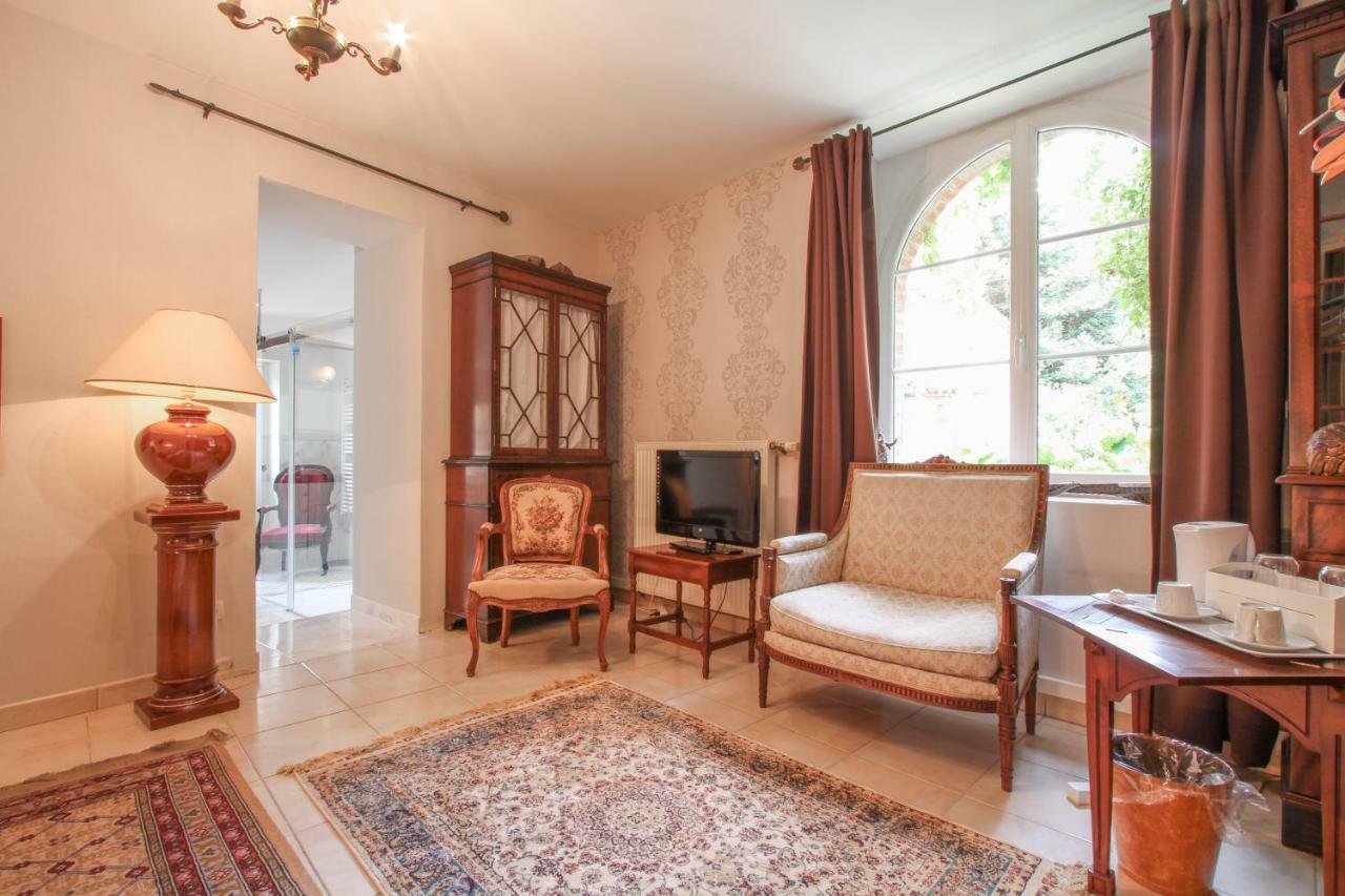 Manoir Des Turets Bed & Breakfast Yvre-l'Eveque Bagian luar foto