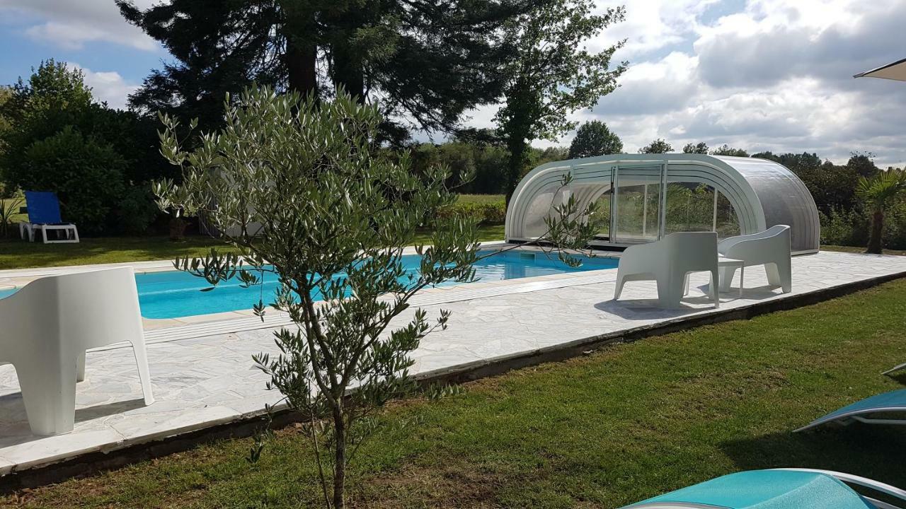 Manoir Des Turets Bed & Breakfast Yvre-l'Eveque Bagian luar foto