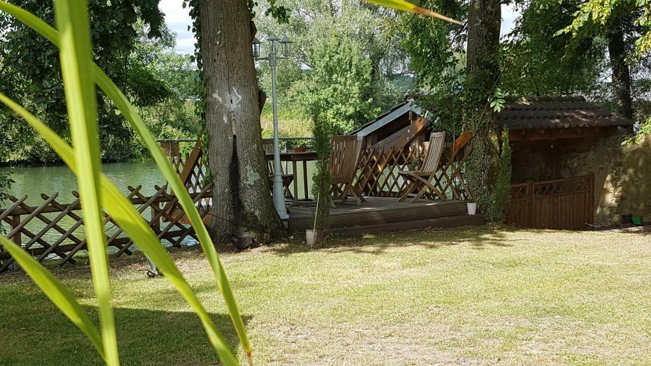 Manoir Des Turets Bed & Breakfast Yvre-l'Eveque Bagian luar foto